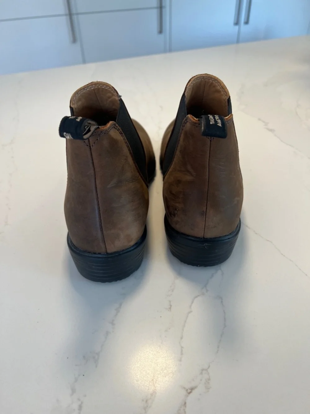 Blundstone Brown Chelsea Ankle Boots with Black Elastic Panels - Picture 5 of 8